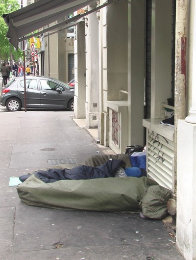 Бездомные в Париже