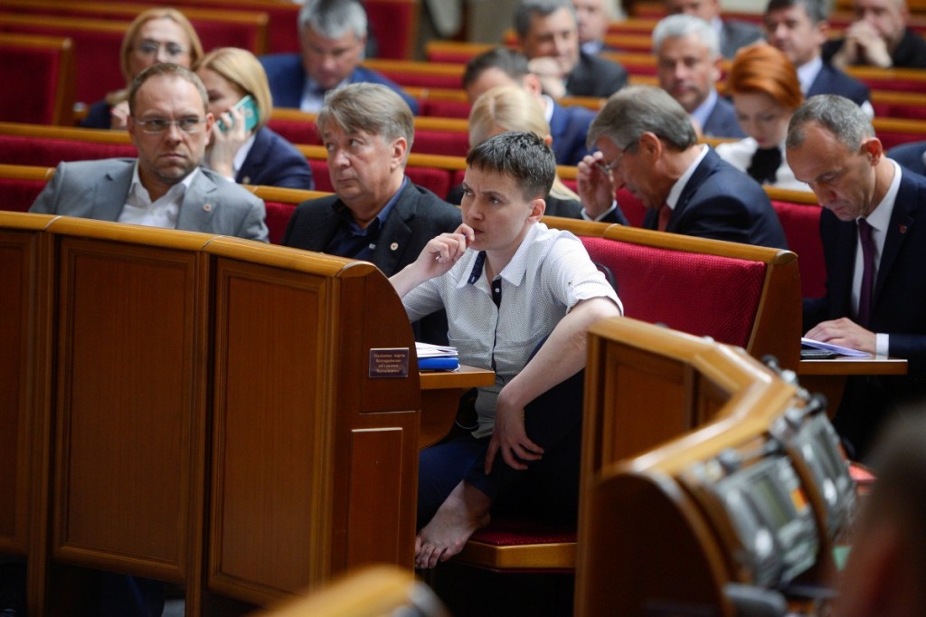 Надежда Савченко голосует ногой