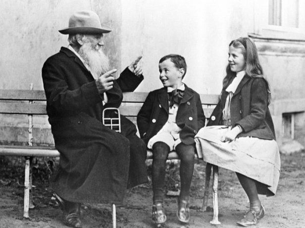 Софья Толстая с братом и легендарным дедом